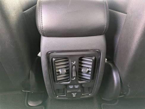 Used 2019 Jeep Grand Cherokee Limited image 33