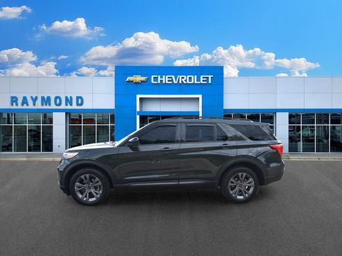Used 2022 Ford Explorer XLT w/ Equipment Group 202A AWD/4WD image 6