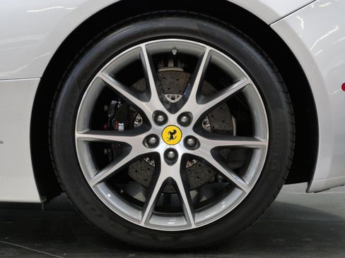 Used 2011 Ferrari California RWD image 11