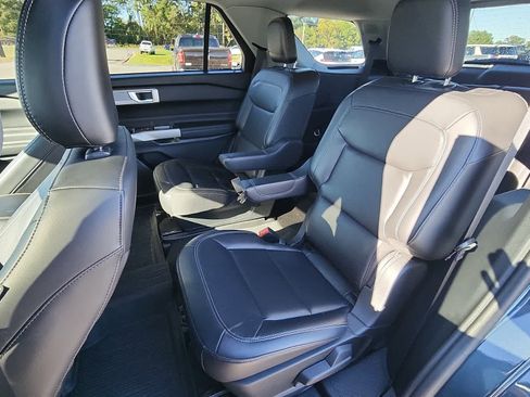 Used 2023 Ford Explorer XLT w/ Equipment Group 202A image 8