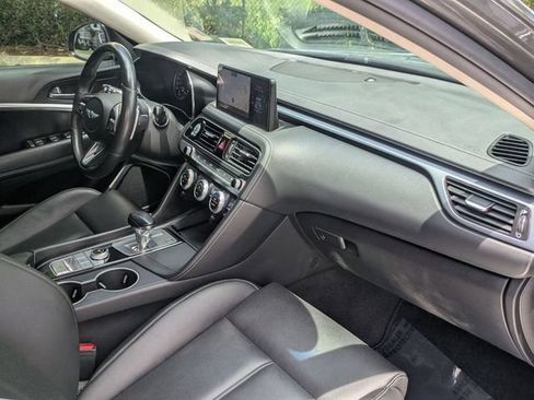 Used 2022 Genesis G70 2.0T RWD image 27