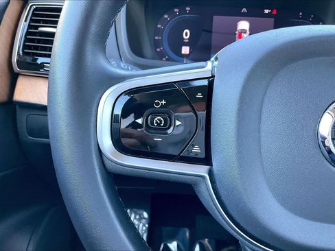 Used 2023 Volvo XC90 B5 Plus image 21