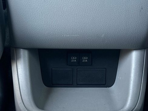 Used 2019 Toyota Highlander LE FWD image 17