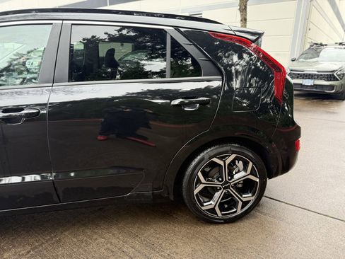 Used 2023 Kia Niro EX Touring image 8