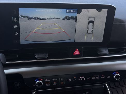 Used 2025 Kia Carnival SX w/ SX Dark Edition Package image 18