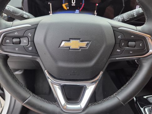 Certified 2025 Chevrolet Trax LT w/ LT Convenience Package FWD image 32
