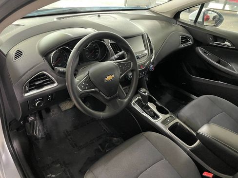 Used 2018 Chevrolet Cruze LT image 16