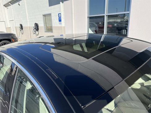 Used 2018 Mercedes-Benz E 300 4MATIC image 11