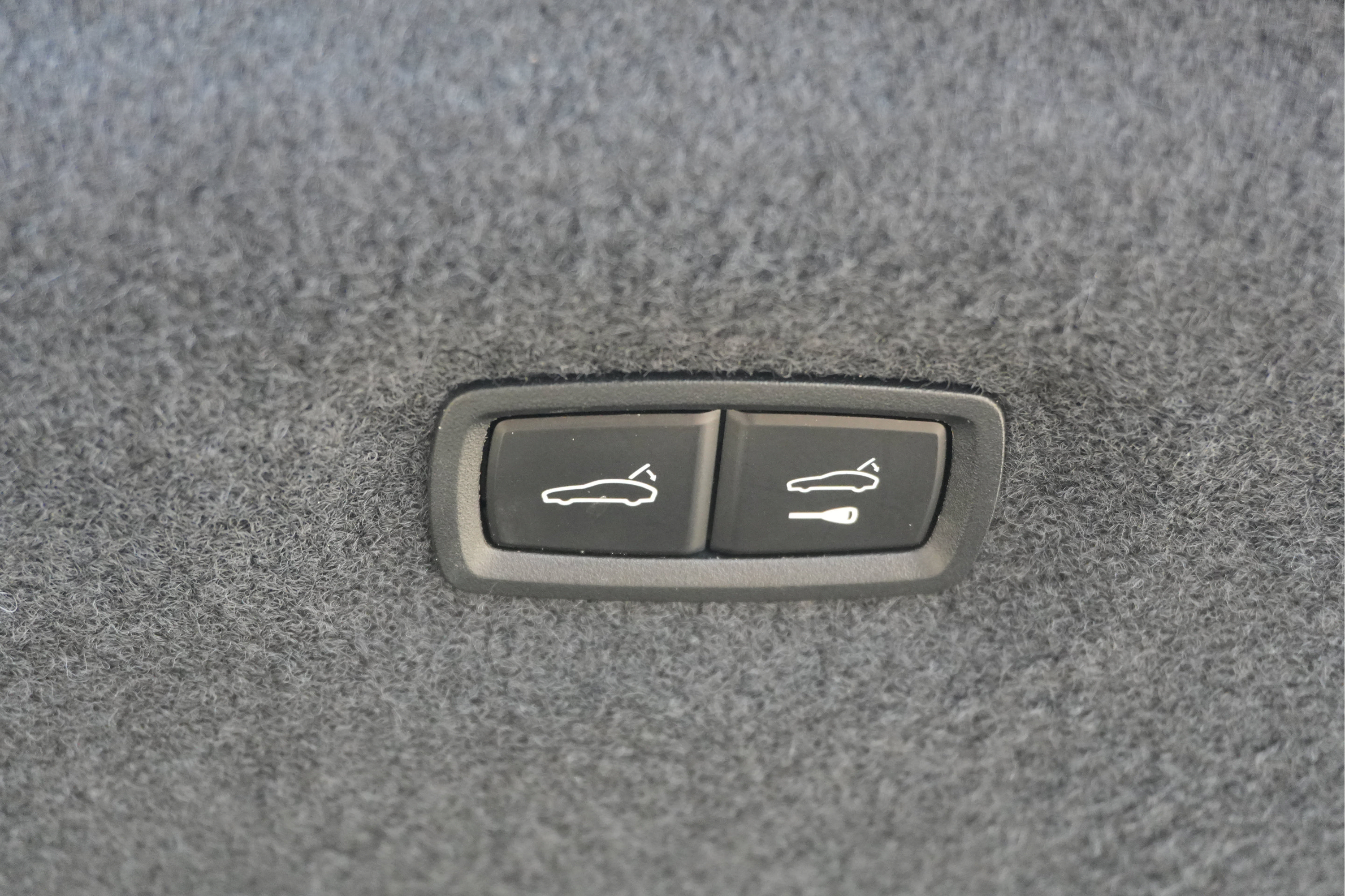 Used 2021 Porsche Taycan 4S AWD/4WD image 18