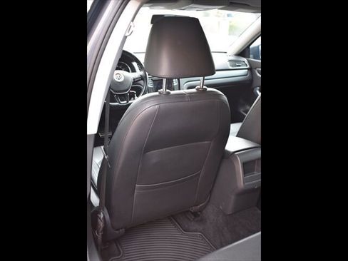 Used 2018 Volkswagen Passat 2.0T R-Line image 21