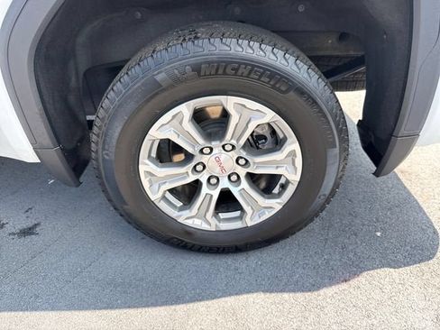 Used 2025 GMC Sierra 1500 SLT AWD/4WD image 9