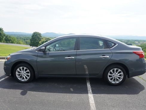 Used 2017 Nissan Sentra SV w/ Style Package FWD image 4