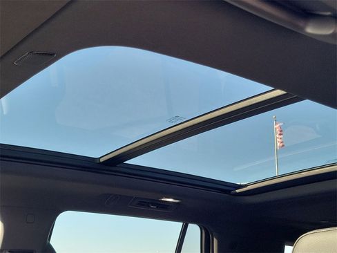 Certified 2022 Chevrolet Tahoe Z71 w/ Luxury Package image 18