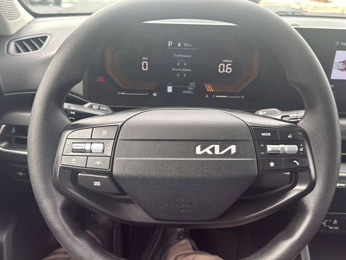 Used 2025 Kia K4 FWD image 12