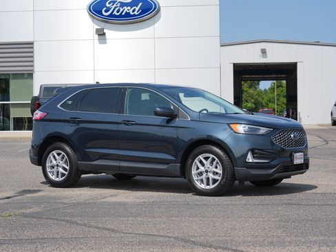 Used 2024 Ford Edge SEL w/ Convenience Package AWD/4WD image 2
