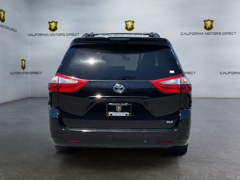 Used 2017 Toyota Sienna XLE w/ XLE Navigation Package FWD image 6