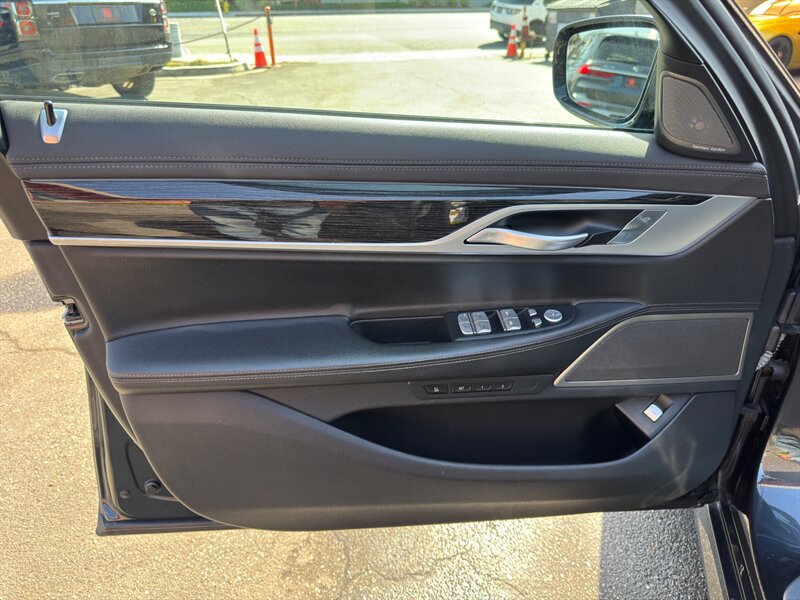 Used 2019 BMW 740i w/ M Sport Package RWD image 17