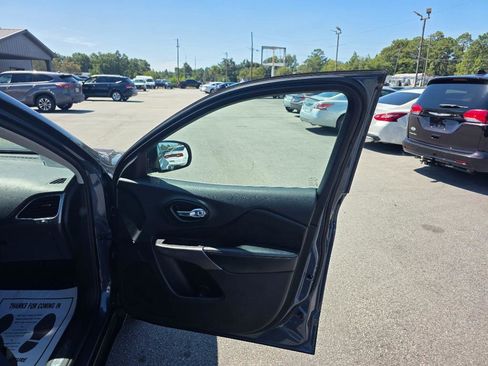 Used 2020 Jeep Cherokee Limited image 10