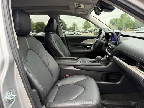 Certified 2024 Toyota Grand Highlander AWD image 31