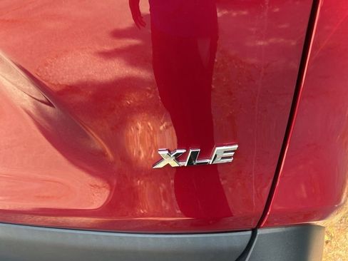 Used 2022 Toyota RAV4 XLE Premium FWD image 10