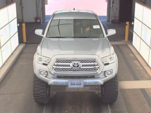 Used 2017 Toyota Tacoma SR5 w/ Tow Package image 2