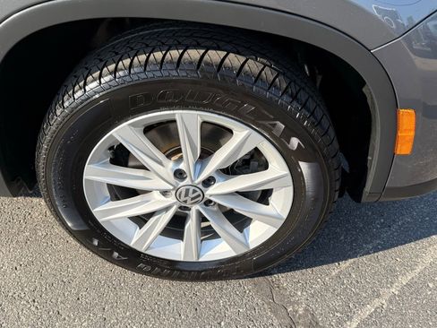Used 2017 Volkswagen Tiguan Limited w/ Alloy Wheels Package AWD/4WD image 17