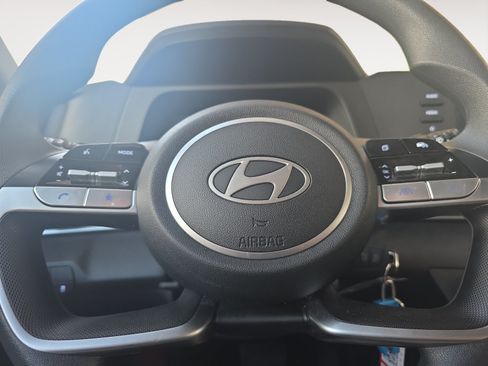 Used 2025 Hyundai Elantra SE FWD image 8