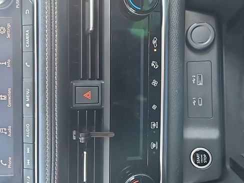 Used 2023 Nissan Rogue SV image 19