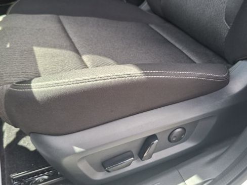 Certified 2025 Nissan Rogue SV FWD image 18