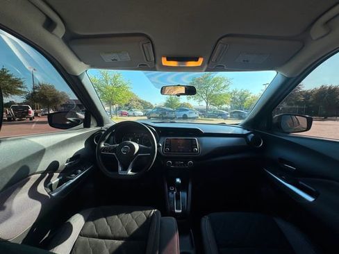Used 2019 Nissan Kicks SV image 11