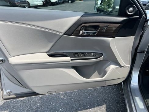 Used 2017 Honda Accord EX-L image 28