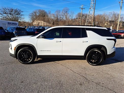 Used 2026 Chevrolet Traverse LT w/ Midnight/Sport Edition image 2