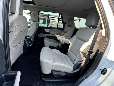 Used 2025 Ford Expedition Active AWD/4WD image 13