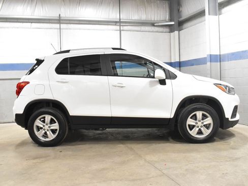 Used 2022 Chevrolet Trax LT w/ LT Convenience Package AWD/4WD image 29