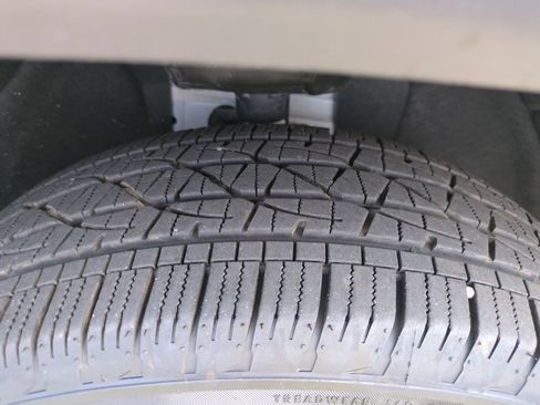 Used 2026 Chevrolet Equinox LT FWD image 13