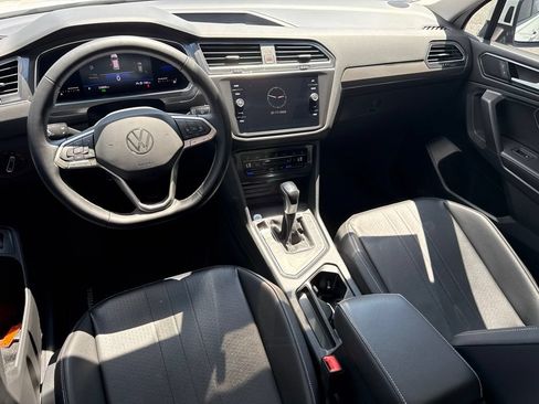 Certified 2022 Volkswagen Tiguan SE w/ Panoramic Sunroof Package FWD image 17