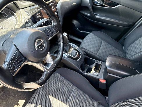 Used 2018 Nissan Rogue Sport SV w/ SV All-Weather Package AWD/4WD image 9