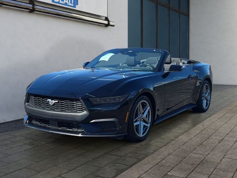 Used 2025 Ford Mustang Convertible RWD image 7