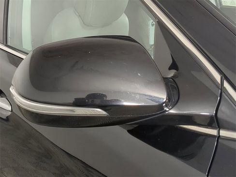 Used 2017 Hyundai Santa Fe Limited image 12