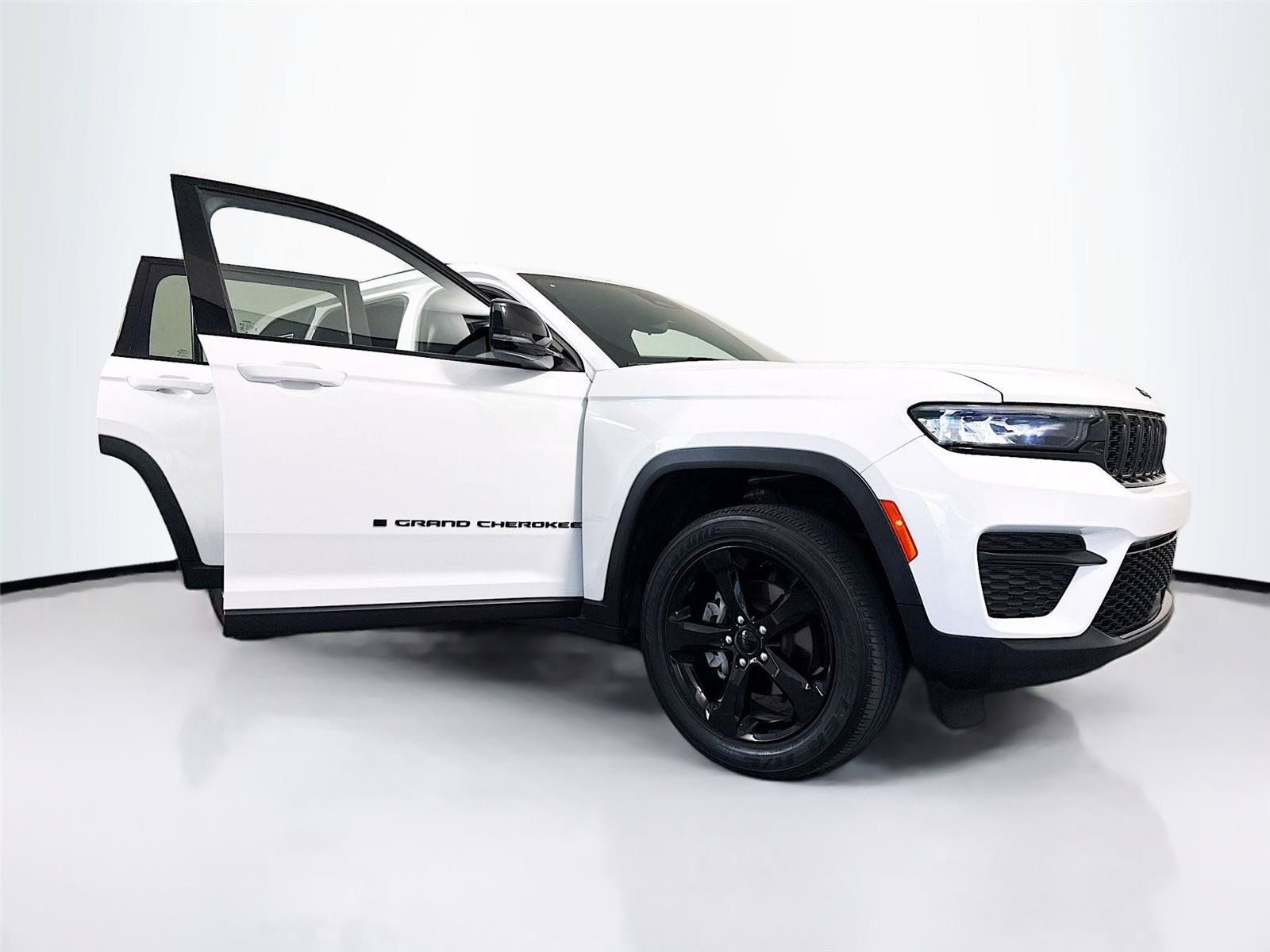 Used 2023 Jeep Grand Cherokee Altitude AWD/4WD image 41