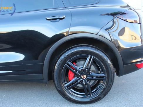 Used 2014 Porsche Cayenne Platinum Edition image 10