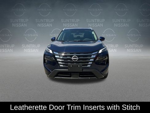 Used 2025 Nissan Rogue SV w/ SV Premium Package FWD image 11