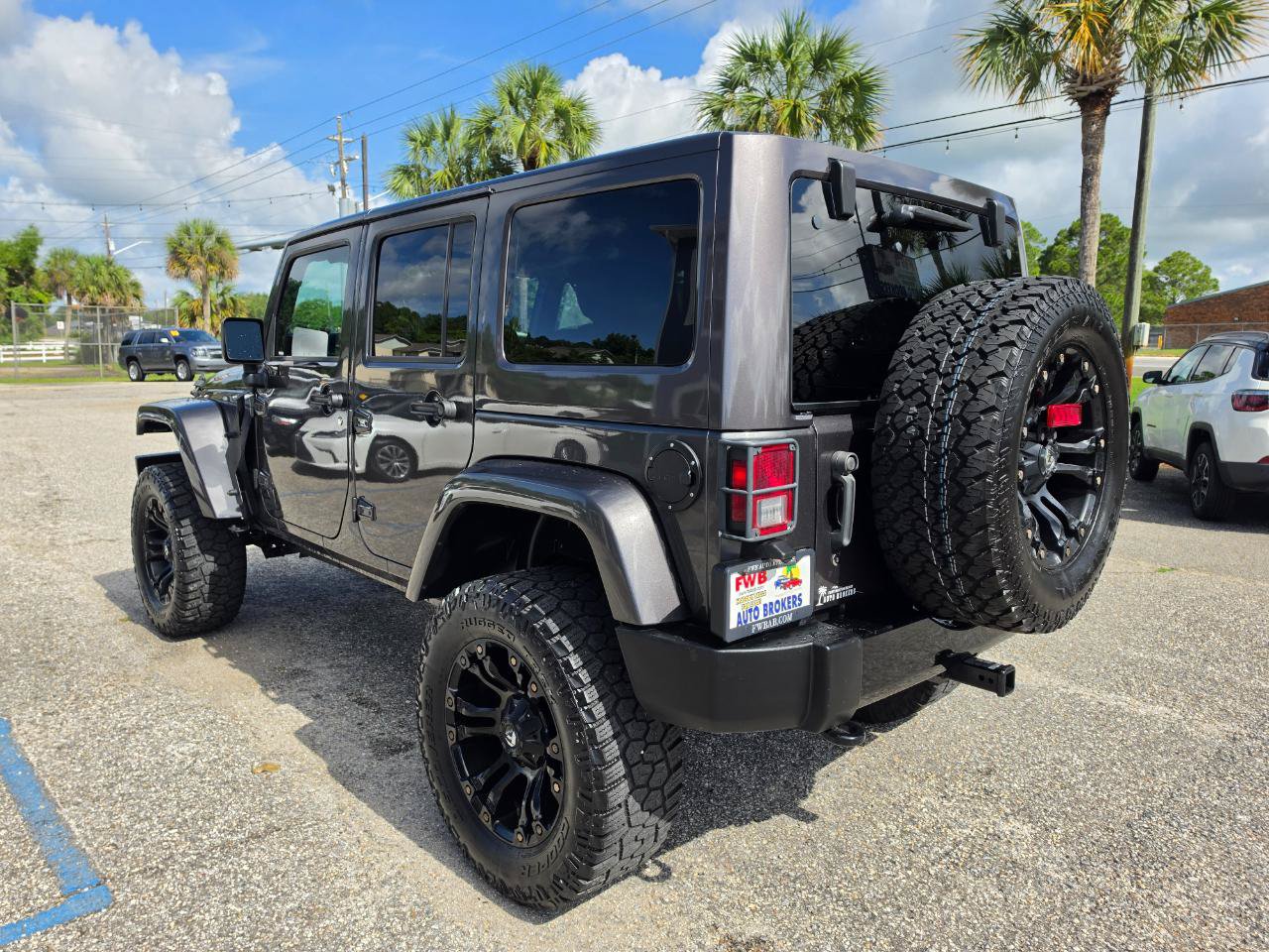 Used 2018 Jeep Wrangler Unlimited Sahara AWD/4WD image 3