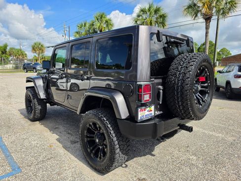 Used 2018 Jeep Wrangler Unlimited Sahara AWD/4WD image 3