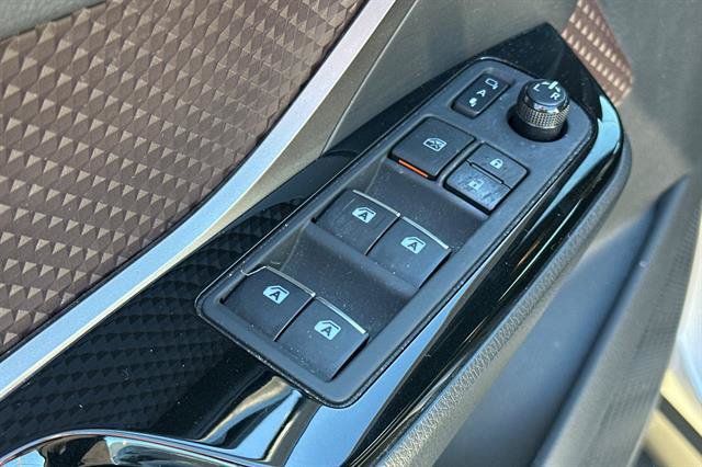 Used 2019 Toyota C-HR Limited FWD image 11