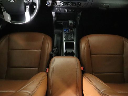 Used 2019 Toyota Tacoma TRD Off-Road image 17