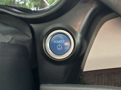 Certified 2022 Toyota Sienna XLE FWD image 25