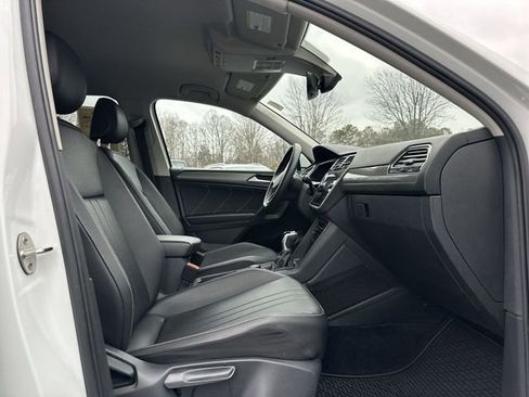 Used 2022 Volkswagen Tiguan SE image 28