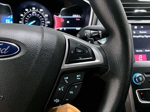 Used 2017 Ford Fusion SE w/ Fusion SE Technology Package image 12