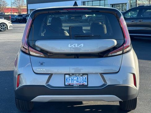 Used 2023 Kia Soul LX image 4